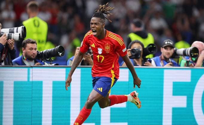Spanien - England UEFA EURO, EM, Europameisterschaft,Fussball 2024 Finale Berlin, 14.07.2024, Olympiastadion, UEFA EURO 2024 Germany, Finale, Spanien ESP - England ENG , Im Bild: Tor für England. Nico Williams (17, ESP) trifft zum 1:0 und jubelt. ,