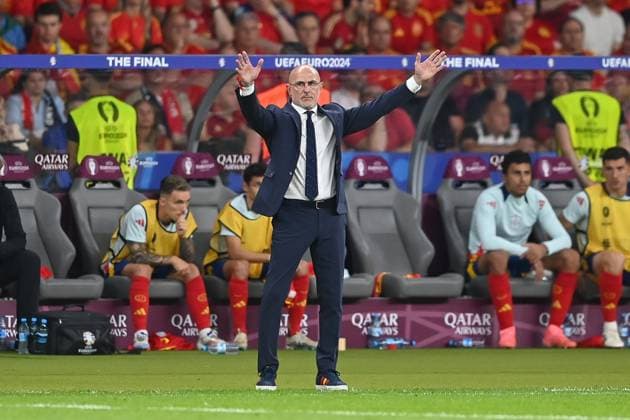 Fussball, Herren, Saison 2023 24, UEFA EURO, EM, Europameisterschaft,Fussball EM 2024, Finale in Berlin, Spanien - England, Trainer Luis de la Fuente (Spanien) gestikuliert, gibt Anweisungen , 14.07. 2024, Copyright: xSebastianxRäppold MatthiasxKochx