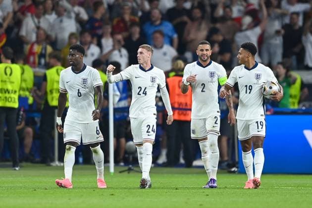 Fussball, Herren, Saison 2023 24, UEFA EURO, EM, Europameisterschaft,Fussball EM 2024, Finale in Berlin, Spanien - England, v.l. Marc Guehi (England), Cole Palmer (England), Kyle Walker (England) und Ollie Watkins (England) Torjubel, jubeln nach dem Tor zum 1:1 , 14.07. 2024, Copyright: xSebastianxRäppold MatthiasxKochx