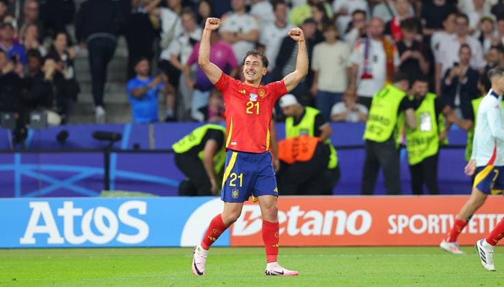 Spanien - England UEFA EURO, EM, Europameisterschaft,Fussball 2024 Finale Berlin, 14.07.2024, Olympiastadion, UEFA EURO 2024 Germany, Finale, Spanien ESP - England ENG , Im Bild: Tor für Spanien. Eberechi Eze (21, ENG) trifft zum 2:1 und jubelt. ,
