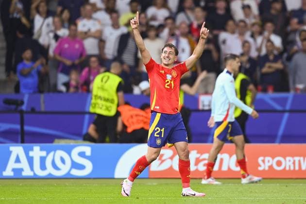 Fussball, Herren, Saison 2023 24, UEFA EURO, EM, Europameisterschaft,Fussball EM 2024, Finale in Berlin, Spanien - England, Mikel Oyarzabal (Spanien) Torjubel, jubelt nach dem Tor zum 2:1 , 14.07. 2024, Copyright: xSebastianxRäppold MatthiasxKochx