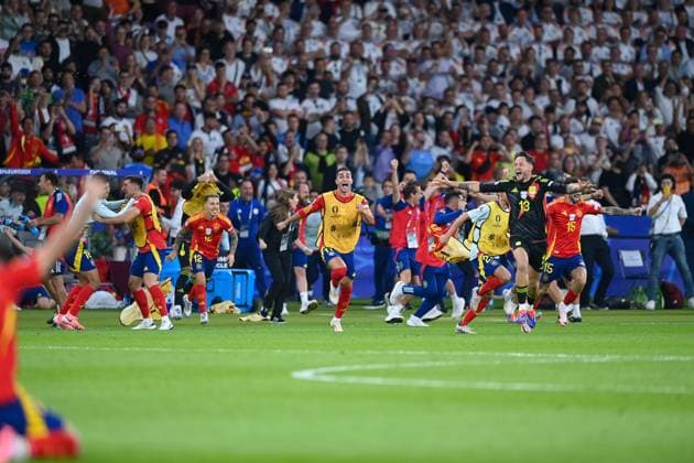 Fussball, Herren, Saison 2023 24, UEFA EURO, EM, Europameisterschaft,Fussball EM 2024, Finale in Berlin, Spanien - England, Spieler von Spanien jubeln nach dem Gewinn der UEFA Europameisterschaft 2024 , 14.07. 2024, Copyright: xSebastianxRäppold MatthiasxKochx