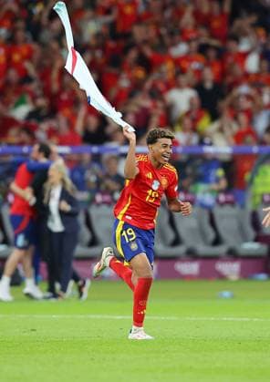 Spanien - England UEFA EURO, EM, Europameisterschaft,Fussball 2024 Finale Berlin, 14.07.2024, Olympiastadion, UEFA EURO 2024 Germany, Finale, Spanien ESP - England ENG 2:1 (1:0) , Im Bild: Spanien ist Europameister der UEFA Euro 2024. Jubel Spanien. Lamine Yamal (19, ESP). ,