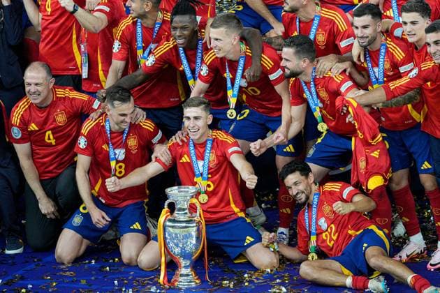 Spain players celebrate winning the 2024 UEFA European Football Championship with the trophy Spain v England, UEFA European Championship, EM, Europameisterschaft 2024, Final, Football, Olympiastadion, Berlin, Germany, 14 Jul 2024 EDITORIAL USE ONLY No use with unauthorised audio, video, data, fixture lists, club league logos or live services. Online in-match use limited to 120 images, no video emulation. No use in betting, games or single club league player publications. Copyright: xDavexShopland Shutterstockx 14583342fl