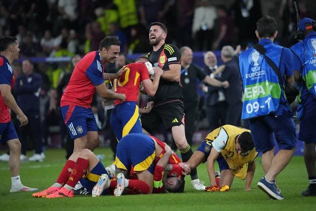 GER, EM UEFA 2024, Final, Spain vs England 14.07.2024, Olympiastadion, Berlin, GER, EM UEFA 2024, Final, Spain vs England, im Bild Die Spanische Mannschaft freut sich über den Gewinn der Europameisterschaft 2024.