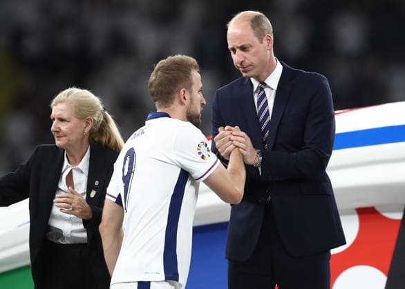 14.07.2024, xtgx, Fussball EM 2024 Finale, Spanien - England emspor, v.l. Harry Kane (England), Prinz von Wales William (HRH Prince William Arthur Philip Louis, Prince of Wales, Duke of Cornwall, Duke of Rothesay und Duke of Cambridge) enttaeuscht, enttaeuscht schauend, dissapointed (UEFA REGULATIONS PROHIBIT ANY USE OF PHOTOGRAPHS as IMAGE SEQUENCES and or QUASI-VIDEO) Berlin