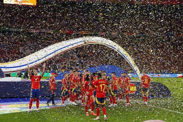 GER, EM UEFA 2024, Final, Spain vs England 14.07.2024, Olympiastadion, Berlin, GER, EM UEFA 2024, Final, Spain vs England, im Bild Die Spanische Mannschaft feiert den Europameistertitel.