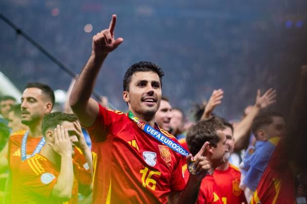 Rodrigo Rodri Hernandez Cascante (Spanien, 16) jubelt ueber den Sieg und Titel als Europameister, GER, Spain (ESP) vs England (ENG), Fussball Europameisterschaft, UEFA EURO, EM, Europameisterschaft,Fussball 2024, Final, 14.07.2024 GER, Spain (ESP) vs England (ENG), Fussball Europameisterschaft, UEFA EURO 2024, Final, 14.07.2024 Berlin Copyright: xEibner-Pressefoto Memmlerx EP_MMR