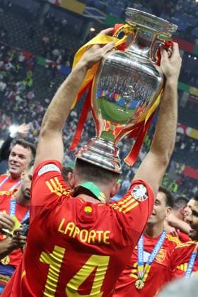 Aymeric Laporte (Spanien, Nr. 14), Jubelfeier, Sieger Spanien, Europameister Spanien, Finale EM 2024, M51, ESP - ENG, Fussball Europameisterschaft, Endspiel Spanien gegen England, Final European Football Championship, Spain vs. England, Berlin, 14.07.2024, -