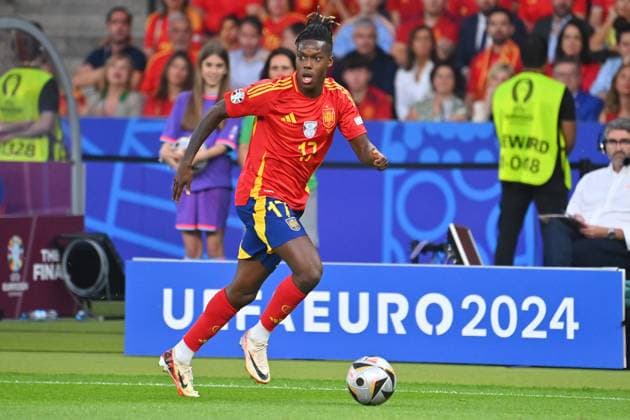 Nico WILLIAMS (ESP), Aktion,Einzelaktion,Einzelbild, Freisteller,Ganzkoerperaufnahme,ganze Figur. FINALE Spanien (ESP) - England (ENG) 2-1 am 14.07.2024, Olympiastadion Berlin. Fussball UEFA EURO, EM, Europameisterschaft,Fussball 2024 GERMANY vom 14.06.2024 - 14.07.2024.