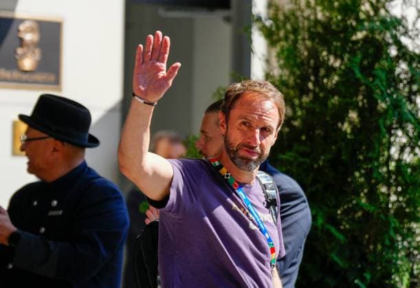 Gareth Southgate manager of England waves as he leaves Ritz -Carlton team hotel in Berlin England Departing Base, UEFA European Championship, EM, Europameisterschaft 2024, Football, Spa & Golf Resort Weimarer Land, Blankenhain, Germany, 15 Jul 2024 EDITORIAL USE ONLY No use with unauthorised audio, video, data, fixture lists, club league logos or live services. Online in-match use limited to 120 images, no video emulation. No use in betting, games or single club league player publications. Copyright: xDavexShopland Shutterstockx 14587197b