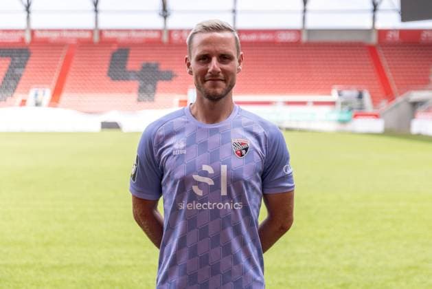 Torwart Marius Funk (1, FCI) ; FC Ingolstadt 04; 3.Liga, Porträttermin 2024 2025, ; FC Ingolstadt 04 Saison 2024 2025 photoshoot, Headshot, Porträt, Vorstellung, Präsentation, Pressetermin, Fußball, GER