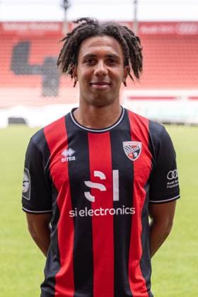 Leon Guwara (6, FCI) ; FC Ingolstadt 04; 3.Liga, Porträttermin 2024 2025, ; FC Ingolstadt 04 Saison 2024 2025 photoshoot, Headshot, Porträt, Vorstellung, Präsentation, Pressetermin, Fußball, GER