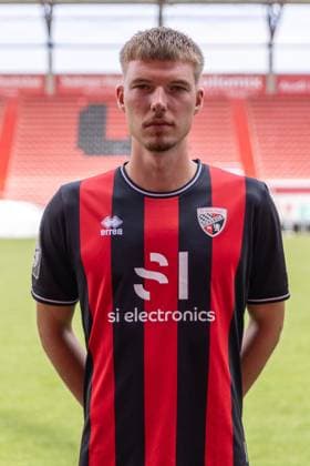 Benjamin Kanuric (8, FCI) ; FC Ingolstadt 04; 3.Liga, Porträttermin 2024 2025, ; FC Ingolstadt 04 Saison 2024 2025 photoshoot, Headshot, Porträt, Vorstellung, Präsentation, Pressetermin, Fußball, GER