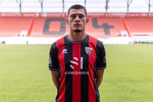 Mladen Cvjetinovic (19, FCI) ; FC Ingolstadt 04; 3.Liga, Porträttermin 2024 2025, ; FC Ingolstadt 04 Saison 2024 2025 photoshoot, Headshot, Porträt, Vorstellung, Präsentation, Pressetermin, Fußball, GER