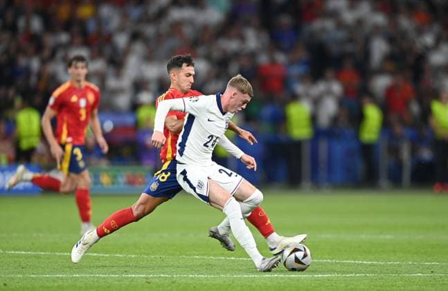 Fussball, Herren, Saison 2023 24, UEFA EURO, EM, Europameisterschaft,Fussball EM 2024, Finale in Berlin, Spanien - England, v.l. Martin Zubimendi (Spanien), Cole Palmer (England), 14.07. 2024, Copyright: xSebastianxRäppold MatthiasxKochx