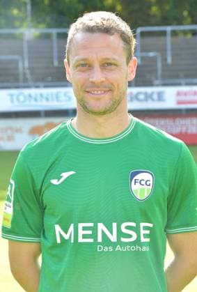27.07.2024, GER, Fussball, Regionalliga West, Saison 2024 2025, Ohlendorfstadion im Heidewald, Gütersloh FC Gütersloh Fototermin 2024 2025 Julian Schauerte (FC Gütersloh), Aktion, Einzelbild, Hoch, Portrait