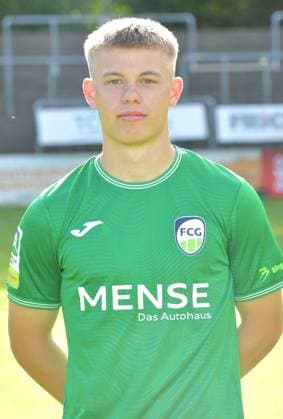 27.07.2024, GER, Fussball, Regionalliga West, Saison 2024 2025, Ohlendorfstadion im Heidewald, Gütersloh FC Gütersloh Fototermin 2024 2025 Eric Lanfer (FC Gütersloh), Aktion, Einzelbild, Hoch, Portrait