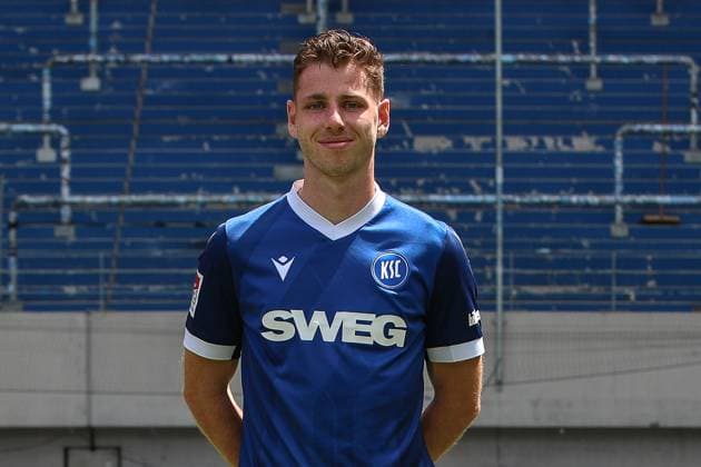 Leon Jensen ( Karlsruher SC, 06) GER, Karlsruher SC, Fussball, 2. Bundesliga, Portraetermin 2024 2025, 18.07.2024 GER, Karlsruher SC, Fussball, 2. Bundesliga, Portraetermin 2024 2025, 18.07.2024 Karlsruhe Copyright: xEibner-Pressefoto JanxPrihodax EP_JPA