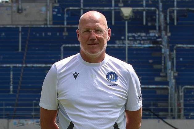 Burkhard Reich; Karlsruher SC Teammanager GER, Karlsruher SC, Fussball, 2. Bundesliga, Portraetermin 2024 2025, 18.07.2024 GER, Karlsruher SC, Fussball, 2. Bundesliga, Portraetermin 2024 2025, 18.07.2024 Karlsruhe Copyright: xEibner-Pressefoto JanxPrihodax EP_JPA