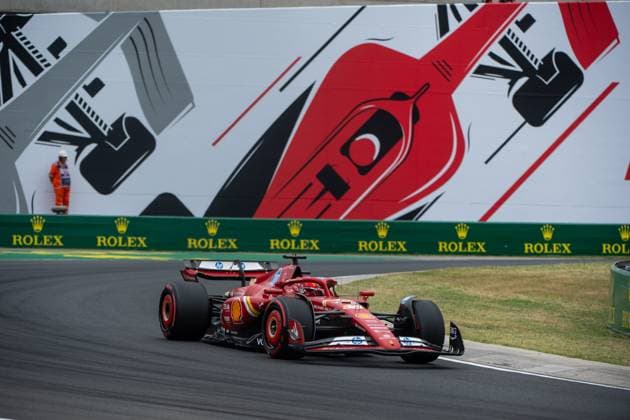 Charles Leclerc (Scuderia Ferrari HP, Monaco, 16) im Ferrari SF-24 vor dem Gemaelde eines roten Formel 1 - Auto und Rolex Branding, HUN, Formel 1 Weltmeisterschaft, Grand Prix von Ungarn, Hungaroring, Freies Training, 20.07.2024 HUN, Formel 1 Weltmeisterschaft, Grand Prix von Ungarn, Hungaroring, Freies Training, 20.07.2024 Mogyorod Copyright: xEibner-Pressefoto Memmlerx EP_MMR