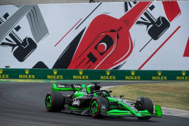 Valtteri Bottas (Stake F1 Team Kick Sauber, Finnland, 77) im Sauber C44 vor dem Gemaelde eines roten Formel 1 - Auto und Rolex Branding, HUN, Formel 1 Weltmeisterschaft, Grand Prix von Ungarn, Hungaroring, Freies Training, 20.07.2024 HUN, Formel 1 Weltmeisterschaft, Grand Prix von Ungarn, Hungaroring, Freies Training, 20.07.2024 Mogyorod Copyright: xEibner-Pressefoto Memmlerx EP_MMR