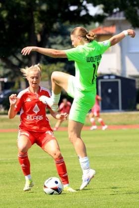 DEU, 2.BL, Frauen, 1.FC Union vs. , 21.07.2024, Stadion Alte Foersterei, Berlin, DEU, 2.BL, Frauen, 1.FC Union vs. , im Bild: Judith Steinert (1.FC Union Berlin 17), Lilly Nele Damm (Wolfsburg II 11) DFL - regulations prohibit any use of Photographs as image sequences and or quasi-video Foto: Juergen Engler nordphoto GmbH