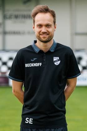 Internistischer Mannschaftsarzt Dr. Simon Eschrig; SC Verl; 3.Liga, Porträttermin 2024 2025 GER, Portraettermin SC Verl, Fussball, 3. Liga, Spielzeit 2024 2025, 21.07.2024 DFL Regulations prohibit any use of photographers as image sequences and or quasi-video. GER, Portraettermin SC Verl, Fussball, 3. Liga, Spielzeit 2024 2025, 21.07.2024 Verl Copyright: xJanxStrohdiekx JSK