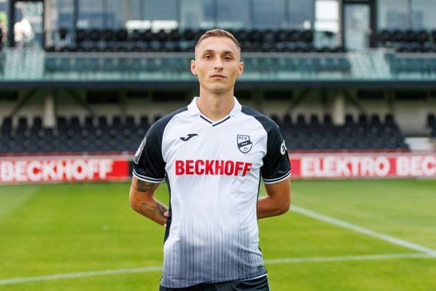 Dominik Steczyk; SC Verl; 3.Liga, Porträttermin 2024 2025 GER, Portraettermin SC Verl, Fussball, 3. Liga, Spielzeit 2024 2025, 21.07.2024 DFL Regulations prohibit any use of photographers as image sequences and or quasi-video. GER, Portraettermin SC Verl, Fussball, 3. Liga, Spielzeit 2024 2025, 21.07.2024 Verl Copyright: xJanxStrohdiekx JSK