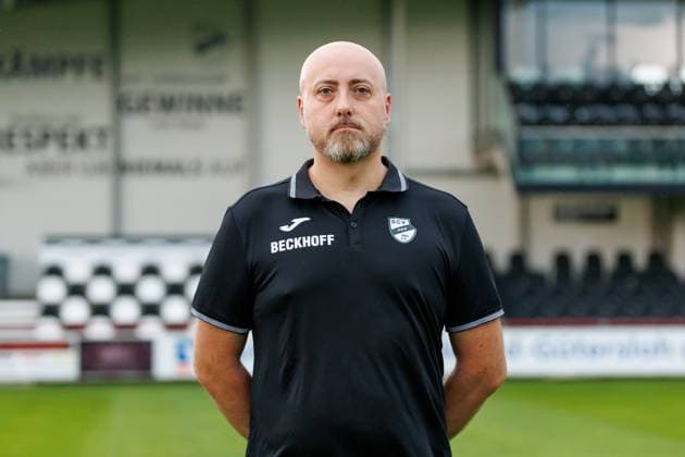 Orthopaedischer Mannschaftsarzt Dr. Jochen Schroeder; SC Verl; 3.Liga, Porträttermin 2024 2025 GER, Portraettermin SC Verl, Fussball, 3. Liga, Spielzeit 2024 2025, 21.07.2024 DFL Regulations prohibit any use of photographers as image sequences and or quasi-video. GER, Portraettermin SC Verl, Fussball, 3. Liga, Spielzeit 2024 2025, 21.07.2024 Verl Copyright: xJanxStrohdiekx JSK