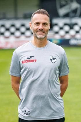 Cheftrainer Alexander Ende; SC Verl; 3.Liga, Porträttermin 2024 2025 GER, Portraettermin SC Verl, Fussball, 3. Liga, Spielzeit 2024 2025, 21.07.2024 DFL Regulations prohibit any use of photographers as image sequences and or quasi-video. GER, Portraettermin SC Verl, Fussball, 3. Liga, Spielzeit 2024 2025, 21.07.2024 Verl Copyright: xJanxStrohdiekx JSK