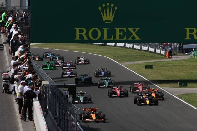 Start, 81 Oscar Piastri (AUS, McLaren Formula 1 Team), 1 Max Verstappen (NLD, Oracle Red Bull Racing), 44 Lewis Hamilton (GBR, Mercedes-AMG Petronas F1 Team), 4 Lando Norris (GBR, McLaren Formula 1 Team), 16 Charles Leclerc (MCO, Scuderia Ferrari HP), 55 Carlos Sainz (ESP, Scuderia Ferrari HP), F1 Grand Prix of Hungary at Hungaroring on July 21, 2024 in Budapest, Hungary. (Photo by HOCH ZWEI) Budapest Hungary