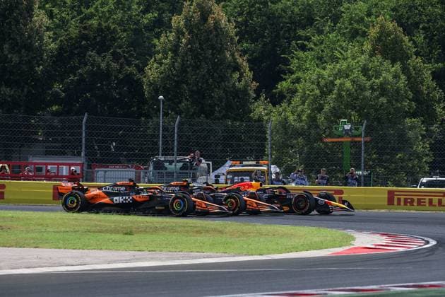 04 NORRIS Lando (gbr), McLaren F1 Team MCL38, action 81 PIASTRI Oscar (aus), McLaren F1 Team MCL38, action 01 VERSTAPPEN Max (nld), Red Bull Racing RB20, action start of the race, depart, during the Formula 1 Hungarian Grand Prix 2024, 13th round of the 2024 Formula One World Championship, WM, Weltmeisterschaft from July 19 to 21, 2024 on the Hungaroring, in Mogyorod, Hungary - F1 - HUNGARIAN GRAND PRIX 2024 DPPI Panoramic 240721_R13_UNGHERIA_DP_XB3_9013