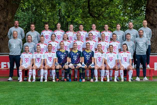 Mannschaftsfoto 1. FC Köln-Frauen, Saison 2024 25; 22.07.2024 Hintere Reihe von links: Marc Ernzer (Torwarttrainer), Maximilian Goller (Athletiktrainer), Nicole Billa (1. FC Köln, 17), Anna-Lena Stolze (1. FC Köln, 7), Anna Gerhardt (1. FC Köln, 21), Martyna Wiankowska (1. FC Köln, 26), Adriana Achcinska (1. FC Köln, 9), Dora Zeller (1. FC Köln, 19), Inga Wester (Physiotherapeutin), Friedel Etter (Mannschaftsarzt), Michael Bröckelmann (Physiotherapeut). Mittlere Reihe von links: Daniel Weber (1. FC Köln, Cheftrainer), Jacqueline Dünker (Co-Trainerin), Laura Vogt (1. FC Köln, 8), Sara Agrez (1. FC Köln, 4), Lotta Cordes (1. FC Köln, 6), Celina Degen (1. FC Köln, 5), Taylor Ziemer (1. FC Köln, 18), Janina Hechler (1. FC Köln, 28), Sylwia Matysik (1. FC Köln, 20), Luca Flock (Mannschaftsbetreuer), Sebastian Bolte (Teammanager), Vordere Reihe von links: Laura Donhauser (1. FC Köln, 25), Alena Bienz (1. FC Köln, 11), Vanessa Leimenstoll (1. FC Köln, 29), Paula Hoppe (1. FC Köln, 12), Jasmin Pal (1. FC Köln, 1), Josefine Osigus (1. FC Köln, 24), Carlotta Imping (1. FC Köln, 14), Laura Feiersinger (1. FC Köln, 27), Amelie Bohnen (1. FC Köln, 15). Mannschaftsfoto-Termin der Frauen des 1. FC Köln für die Saison 2024 25, am 22.07.2024, Geissbockheim, Köln. Copyright: xBEAUTIFULxSPORTS Meuselx
