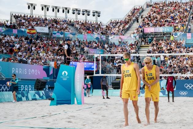 240729 David Ahman and Jonatan Hellvig of Sweden in men s preliminary round Beach volleyball, Beachvolleyball match between Sweden and Qatar during day 3 of the Paris 2024 Olympic Games, Olympische Spiele, Olympia, OS on July 29, 2024 in Paris. Photo: Vegard Grott BILDBYRAN kod VG VG0637 bbeng,olympic games,olympics,os,ol,olympiska spel,olympiske leke Copyright: VEGARDxGRoTT BB240729VG085