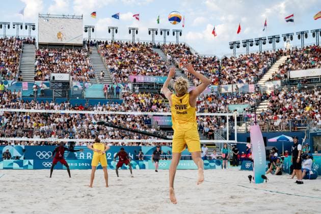 240729 David Ahman and Jonatan Hellvig of Sweden in men s preliminary round Beach volleyball, Beachvolleyball match between Sweden and Qatar during day 3 of the Paris 2024 Olympic Games, Olympische Spiele, Olympia, OS on July 29, 2024 in Paris. Photo: Vegard Grott BILDBYRAN kod VG VG0637 bbeng,olympic games,olympics,os,ol,olympiska spel,olympiske leke Copyright: VEGARDxGRoTT BB240729VG099