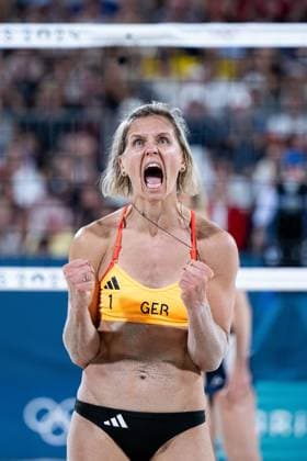 LUDWIG Laura (Deutschland) jubelt, PLACETTE Lezana, RICHARD Alexia (Frankreich) vs LUDWIG Laura, LIPPMANN Louisa (Deutschland), FRA, Olympische Spiele Paris 2024, Beachvolleyball, Frauen Preliminary Round Pool F, 29.07.2024 FRA, Olympische Spiele Paris 2024, Beachvolleyball, Frauen Preliminary Round Pool F, 29.07.2024 Paris Copyright: xEibner-Pressefoto Memmlerx EP_MMR