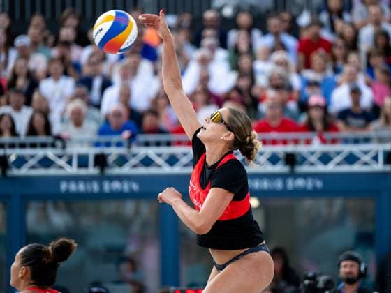 VERGE-DEPRE Zoe, BOEBNER Esmee (Schweiz) vs XUE Chen, XIA Xinyi (Volksrepublik China), im Bild BOEBNER Esmee (Schweiz), FRA, Olympische Spiele Paris 2024, Beachvolleyball, Frauen Achtelfinale, 04.08.2024 FRA, Olympische Spiele Paris 2024, Beachvolleyball, Frauen Achtelfinale, 04.08.2024 Paris Copyright: xEibner-Pressefoto Memmlerx EP_MMR
