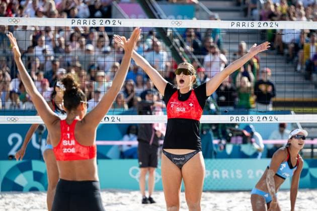 VERGE-DEPRE Zoe, BOEBNER Esmee (Schweiz) vs XUE Chen, XIA Xinyi (Volksrepublik China), im Bild VERGE-DEPRE Zoe, BOEBNER Esmee (Schweiz) jubeln ueber den Sieg, FRA, Olympische Spiele Paris 2024, Beachvolleyball, Frauen Achtelfinale, 04.08.2024 FRA, Olympische Spiele Paris 2024, Beachvolleyball, Frauen Achtelfinale, 04.08.2024 Paris Copyright: xEibner-Pressefoto Memmlerx EP_MMR
