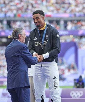 Siegerehrung, Silber für Leo Neugebauer (GER ) Zehnkampf, Athletics, Paris 2024, Olympic Games, Olympische Spiele, Olympia, OS Paris 2024, Olympic Games 2024, 04.08.2024, -