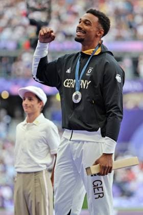 Siegerehrung, Silber für Leo Neugebauer (GER ) Zehnkampf, Athletics, Paris 2024, Olympic Games, Olympische Spiele, Olympia, OS Paris 2024, Olympic Games 2024, 04.08.2024, -