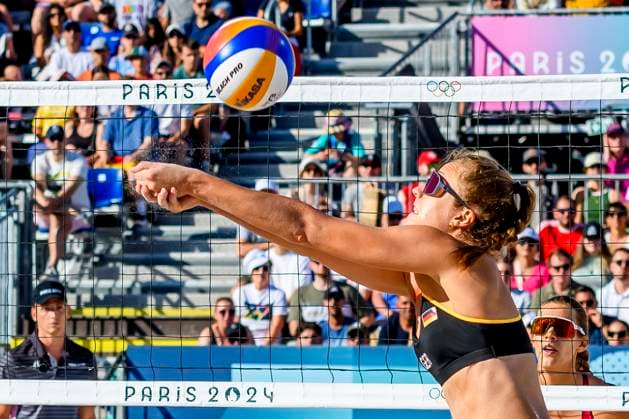FRA, Olympische Sommerspiele Paris 2024, Beachvolleyball, Damen Achtelfinale, MULLER TILLMANN GER vs TINA ANASTASIJA 05.08.2024, Champ de Mars, Paris, FRA, Olympische Sommerspiele Paris 2024, Beachvolleyball, Damen Achtelfinale, MULLER TILLMANN GER vs TINA ANASTASIJA , im Bild MULLER Svenja (GER)