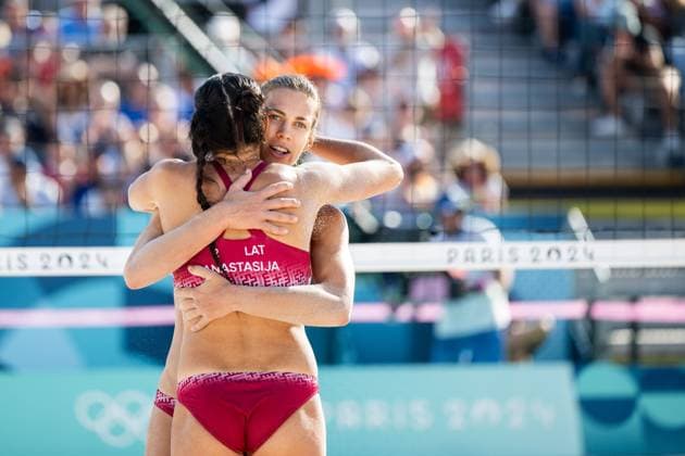 MUELLER Svenja, TILLMANN Cinja (Deutschland) vs GRAUDINA Tina, SAMOILOVA Anastasija (Lettland), GRAUDINA Tina, SAMOILOVA Anastasija (Lettland) beim Jubel, FRA, Olympische Spiele Paris 2024, Beachvolleyball, Frauen Achtelfinale, 05.08.2024 FRA, Olympische Spiele Paris 2024, Beachvolleyball, Frauen Achtelfinale, 05.08.2024 Paris Copyright: xEibner-Pressefoto Memmlerx EP_MMR