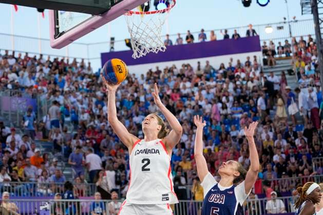 Paris 2024, Basketball 3x3, Frauen, Spiel um Platz 3, Kanada - USA PARIS, FRANCE - AUGUST 5: Dearica Hamby of United States C) against Katherine Plouffe of Canada L) during the Men s Semifinal Game 64 on day ten of the Olympic Games, Olympische Spiele, Olympia, OS Paris 2024 at Esplanade Des Invalides on August 5, 2024 in Paris, France. Paris Esplanade Des Invalides France Copyright: xJustPictures.ch EurasiaxSportxImagesx jp-en-EuSpIm-_JPH0085
