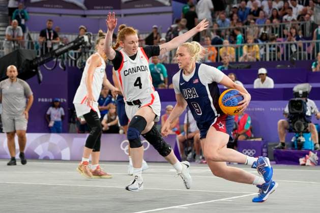 Paris 2024, Basketball 3x3, Frauen, Spiel um Platz 3, Kanada - USA PARIS, FRANCE - AUGUST 5: Hailey Van Lith of United States R) against Kacie Bosch of Canada L) during the Women™s Bronze Medal Game on day ten of the Olympic Games, Olympische Spiele, Olympia, OS Paris 2024 at Esplanade Des Invalides on August 5, 2024 in Paris, France. Paris Esplanade Des Invalides France Copyright: xJustPictures.ch JarixPestelaccix jp-en-EuSpIm-_JPH0139