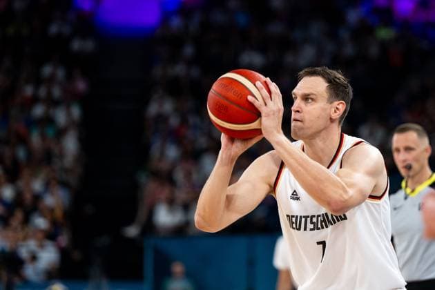 Johannes Voigtmann (Deutschland, 07) am Ball, FRA, Olympische Spiele Paris 2024, Basketball Herren, Deutschland (GER) vs Griechenland (GRE), Viertelfinale, 06.08.2024 FRA, Olympische Spiele Paris 2024, Basketball Herren, Deutschland (GER) vs Griechenland (GRE), Viertelfinale, 06.08.2024 Paris Copyright: xEibner-Pressefoto Memmlerx EP_MMR