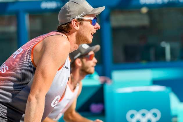 FRA, Olympische Sommerspiele Paris 2024, Beachvolleyball , Herren , Viertelfinale EHLERS WICKLER (GER) vs BOERMANS DE GROOT 06.08.2024, Champ de Mars, Paris, FRA, Olympische Sommerspiele Paris 2024, Beachvolleyball , Herren , Viertelfinale EHLERS WICKLER (GER) vs BOERMANS DE GROOT, im Bild Nils Ehlers (GER) mit Clemens Wickler (GER)