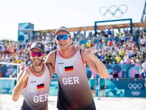 EHLERS Nils, WICKLER Clemens (Deutschland) vs BOERMANS Stefan, de GROOT Yorick (Niederlande), im Bild EHLERS Nils, WICKLER Clemens (Deutschland) beim Jubel ueber den Sieg, FRA, Olympische Spiele Paris 2024, Beachvolleyball, Herren Viertelfinale, 06.08.2024 FRA, Olympische Spiele Paris 2024, Beachvolleyball, Herren Viertelfinale, 06.08.2024 Paris Copyright: xEibner-Pressefoto Memmlerx EP_MMR