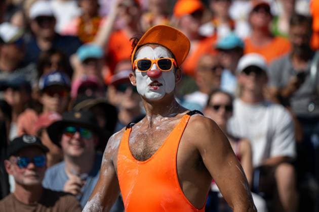 EHLERS Nils, WICKLER Clemens (Deutschland) vs BOERMANS Stefan, de GROOT Yorick (Niederlande), im Bild ein hollaendischer Fan mit Sonnencreme und Clownsnase, FRA, Olympische Spiele Paris 2024, Beachvolleyball, Herren Viertelfinale, 06.08.2024 FRA, Olympische Spiele Paris 2024, Beachvolleyball, Herren Viertelfinale, 06.08.2024 Paris Copyright: xEibner-Pressefoto Memmlerx EP_MMR