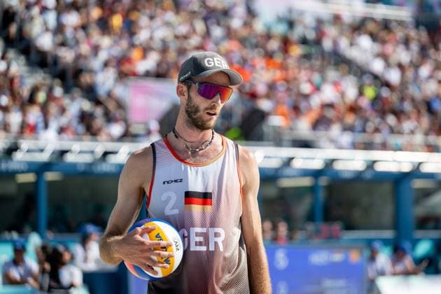 EHLERS Nils, WICKLER Clemens (Deutschland) vs BOERMANS Stefan, de GROOT Yorick (Niederlande), im Bild WICKLER Clemens (Deutschland), FRA, Olympische Spiele Paris 2024, Beachvolleyball, Herren Viertelfinale, 06.08.2024 FRA, Olympische Spiele Paris 2024, Beachvolleyball, Herren Viertelfinale, 06.08.2024 Paris Copyright: xEibner-Pressefoto Memmlerx EP_MMR